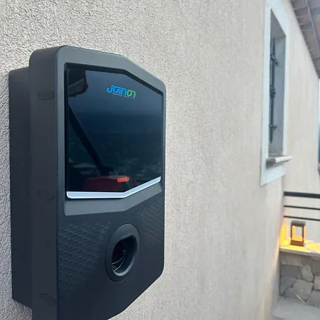 Πανσιόν Maison C 3*